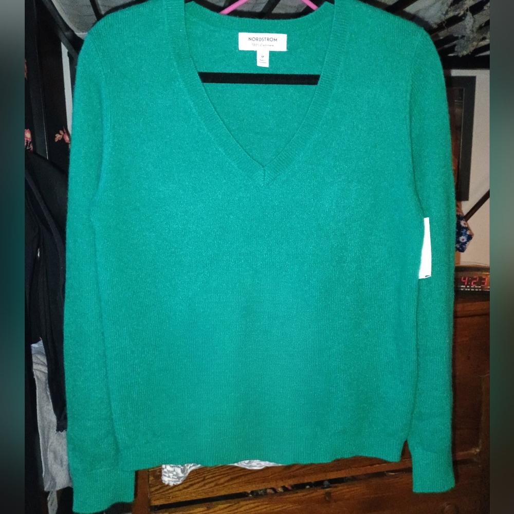 Nordstrom Green V-Neck Women's Sweater
